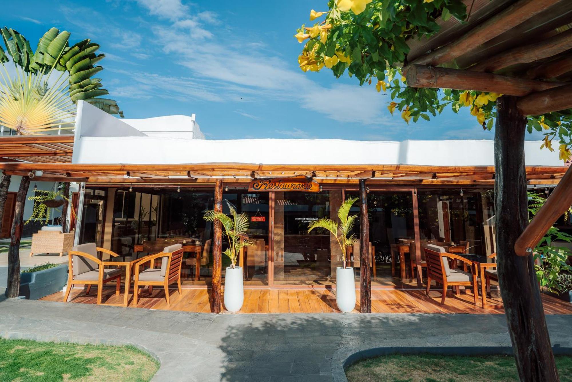 Ninfa Puerto Ayora (Galapagos Islands)